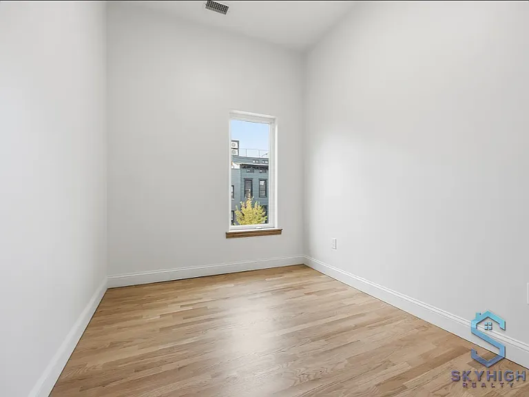 594 Van Buren St #TOWN — Photo 16