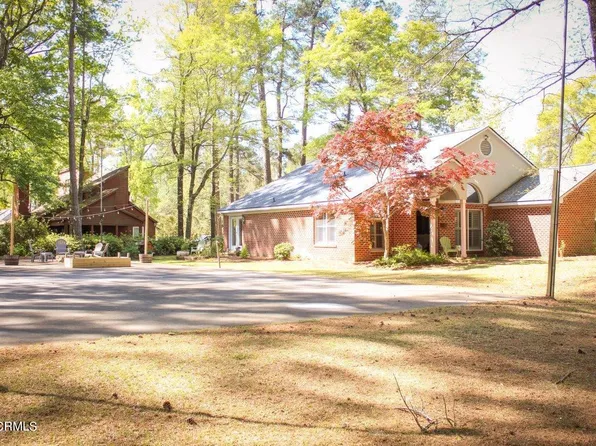 557 Edgewood Circle, Whiteville, NC 28472