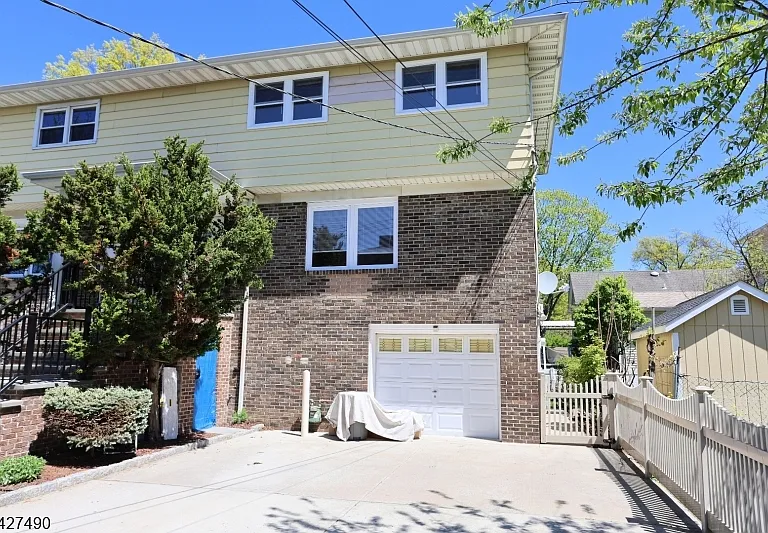 210 Walnut St #R — Photo 1