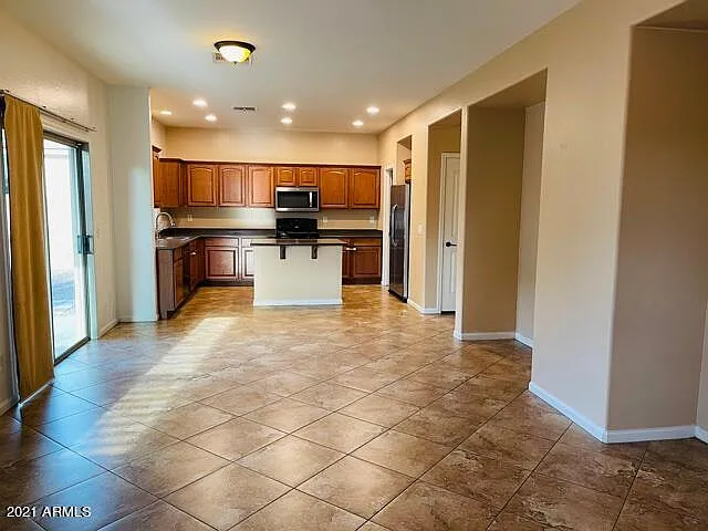 2972 E Franklin Ave — Photo 6