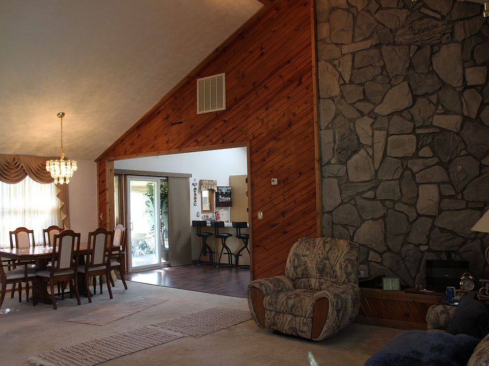vaulted ceilings 