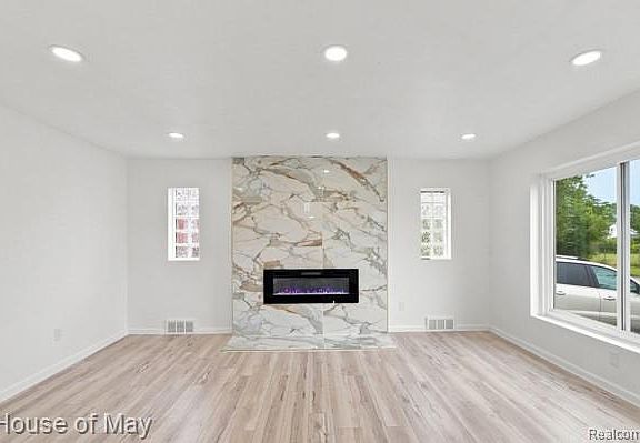 5th image of 11411 Flanders St