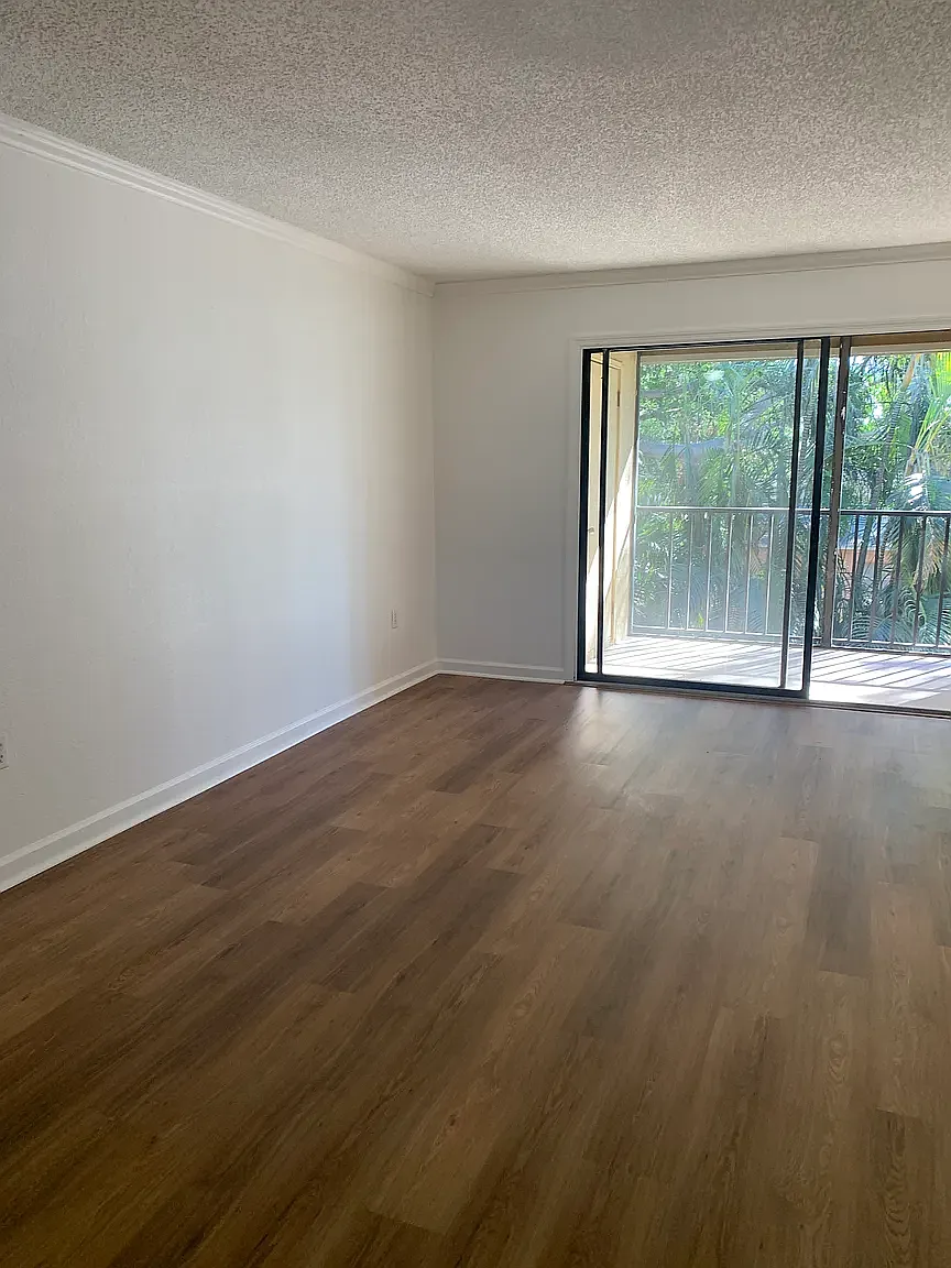 2 bed, 950 sqft, $1,800 — Photo 4
