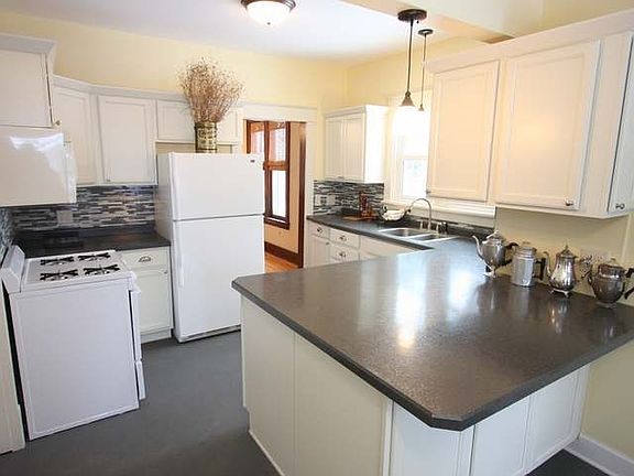 2nd image of 814 S Oneida Ave #S
