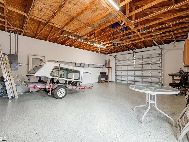 4930 Edith Esplanade Cpe — Photo 38
