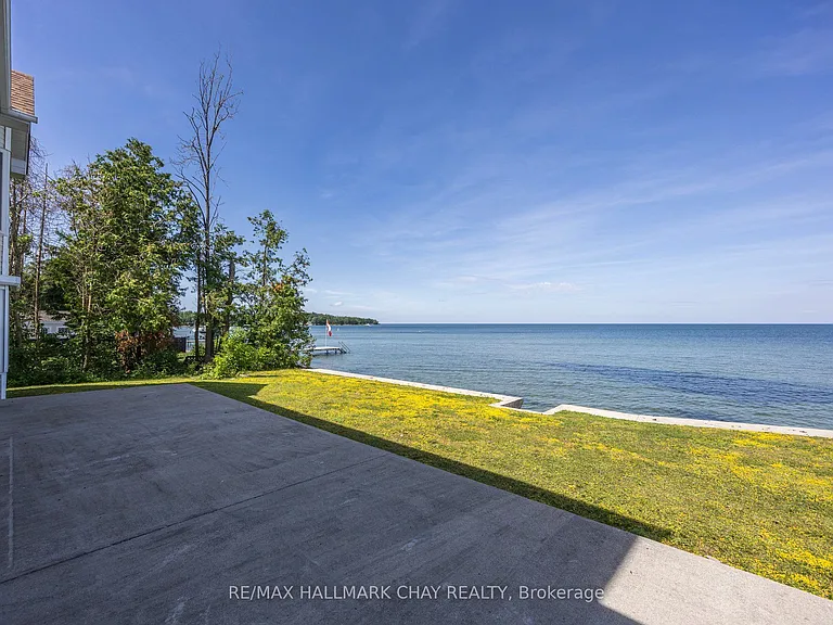 2653 Leonard St — Photo 37
