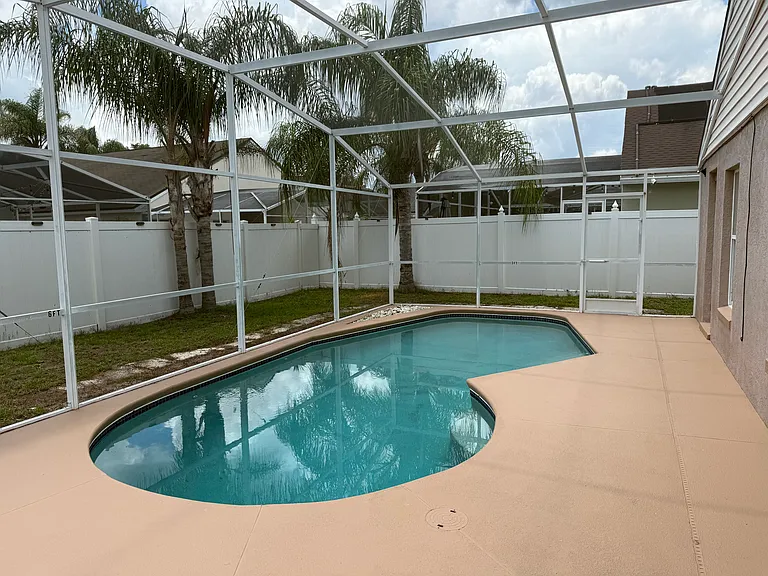 2608 Avondale Ct — Photo 2