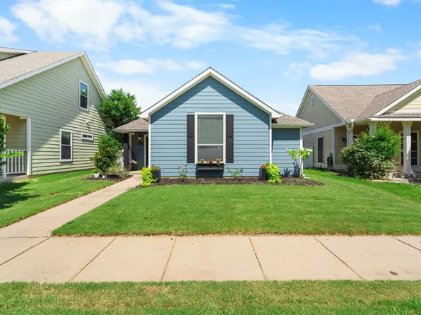 9880 Walnut Hill Dr, Aubrey, TX 76227