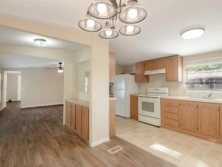 1961 Quality Blvd #12 — Photo 9
