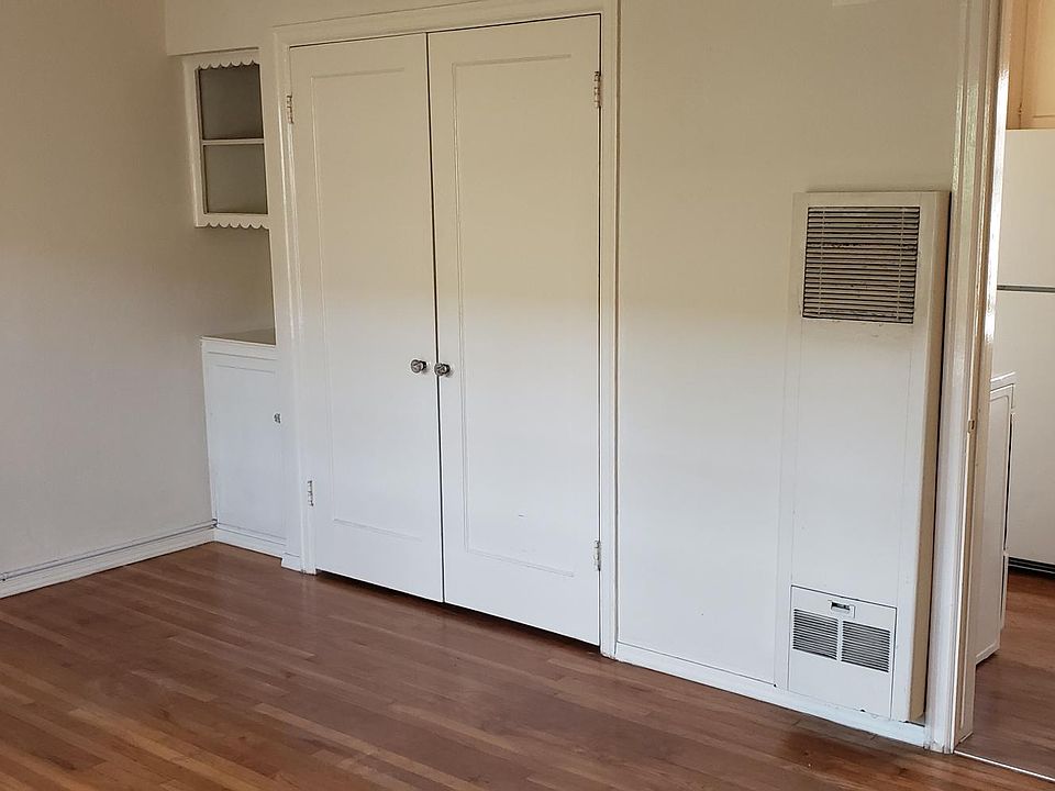 2 closets in apartment