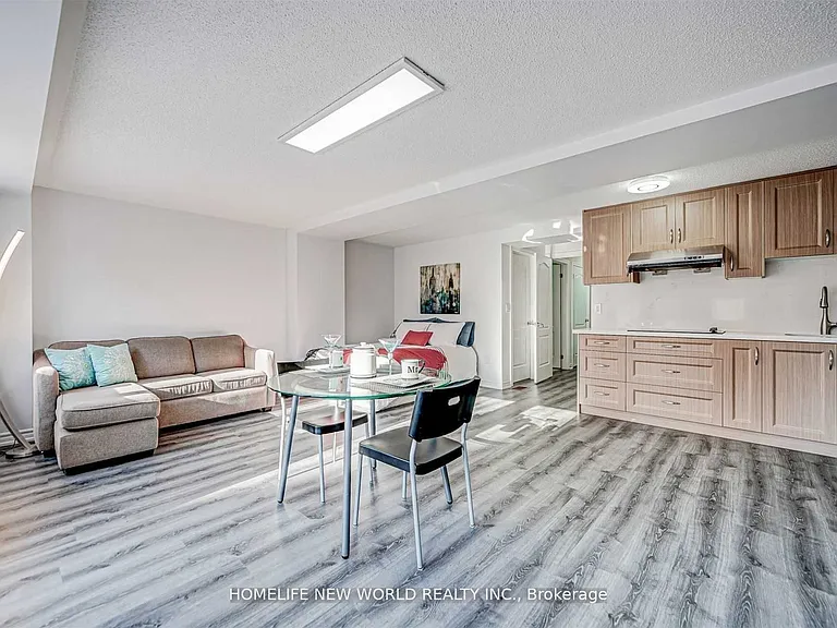 10 Earl Goodyear Rd #MAIN FLOOR — Photo 2