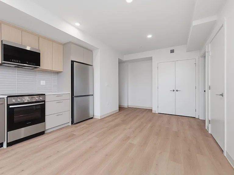1529 Oxford St — Photo 111