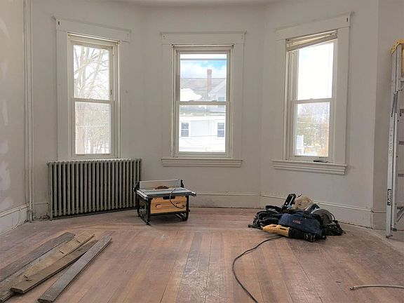 3rd image of 131 Winslow Ave #2