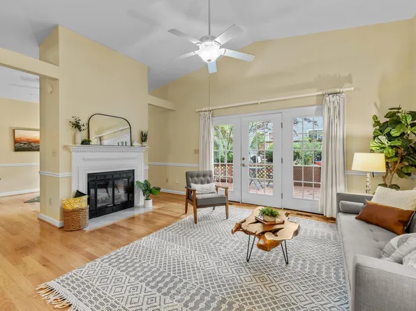 110 Standish Dr, Chapel Hill, NC 27517