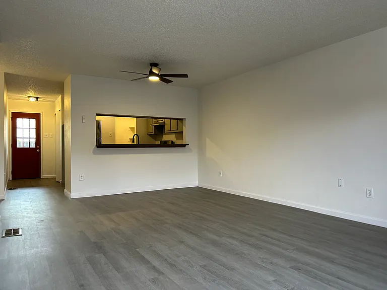 1855 Girard Blvd NE — Photo 12