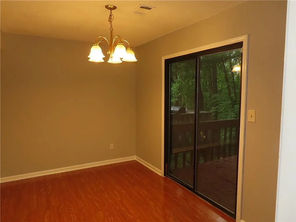 3 bed, 2.5 bath, $1,400 — Photo 4