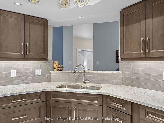 5th image of 1 Sherwood St Unit 403