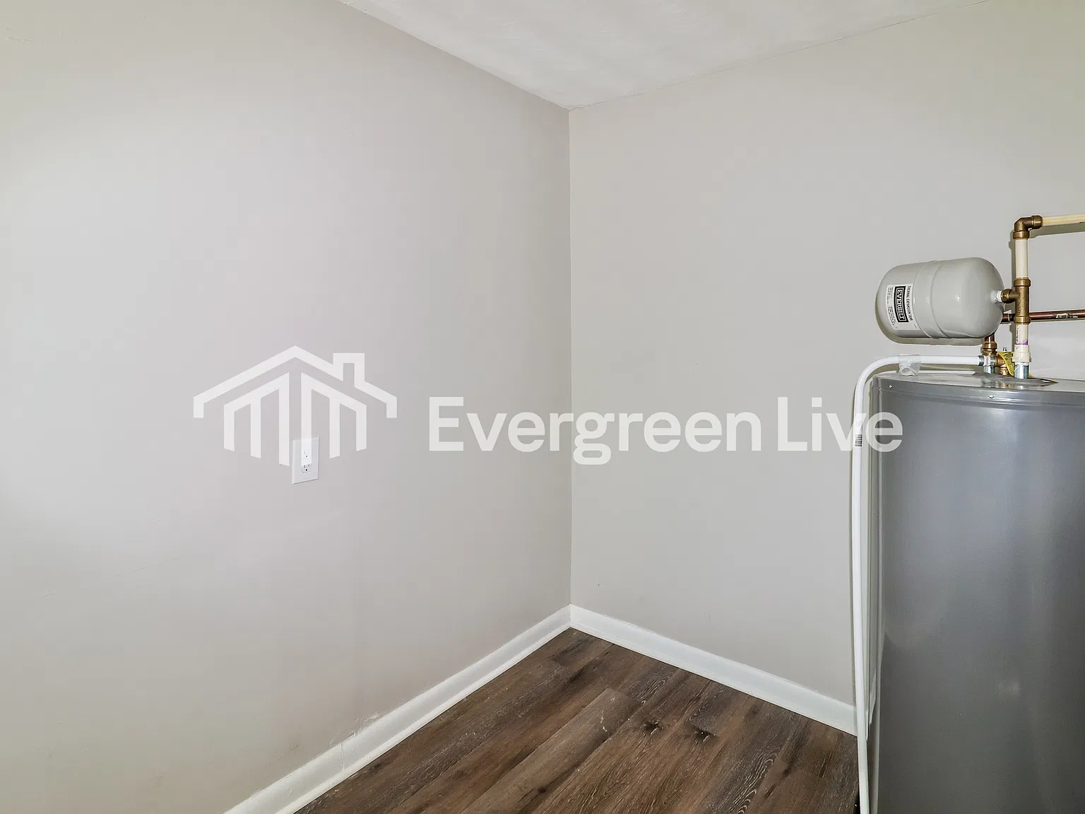 3 bed, 2.0 bath, 1392 sqft, $1,845 — Photo 4