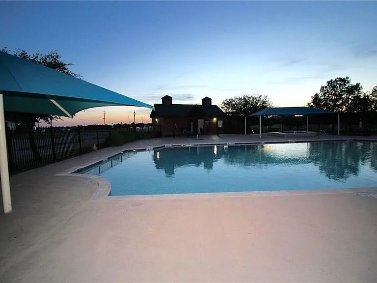 1557 Chivalry Ln — Photo 16