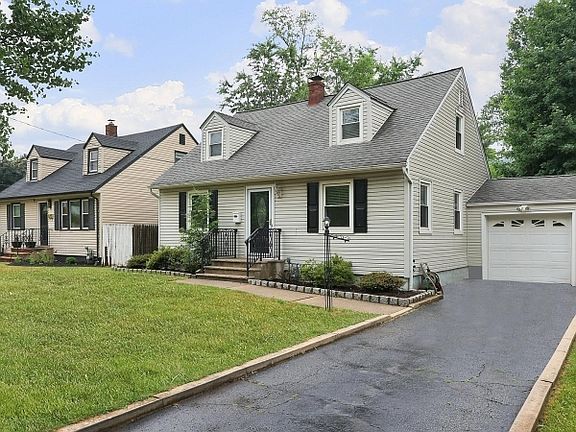 3rd image of 1751 Mountain Ave