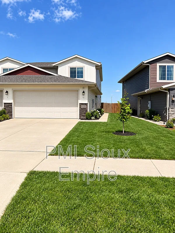 3 bed, 2.0 bath, 1250 sqft, $1,795 — Photo 1