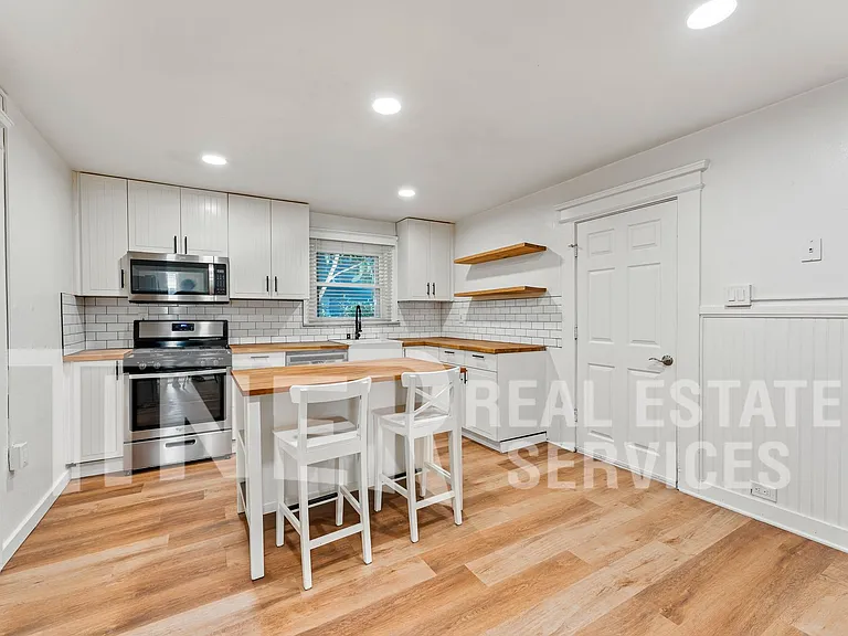 1508 E St — Photo 12