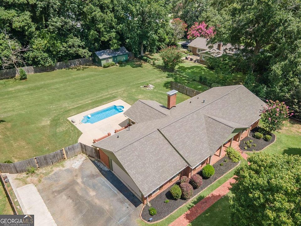 1st image of 650 Azalea Dr
