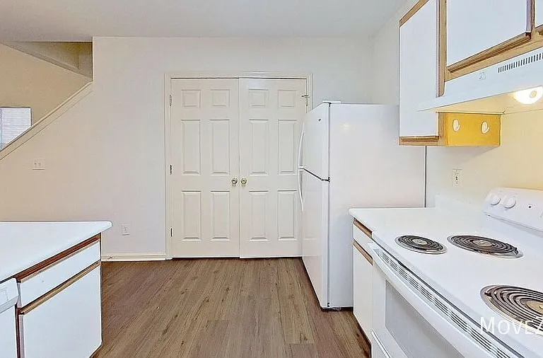 319 Saint Rosea Dr — Photo 31