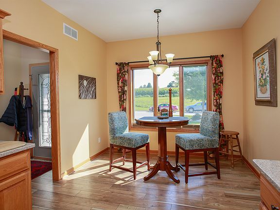 4th image of 333 Valley View Dr