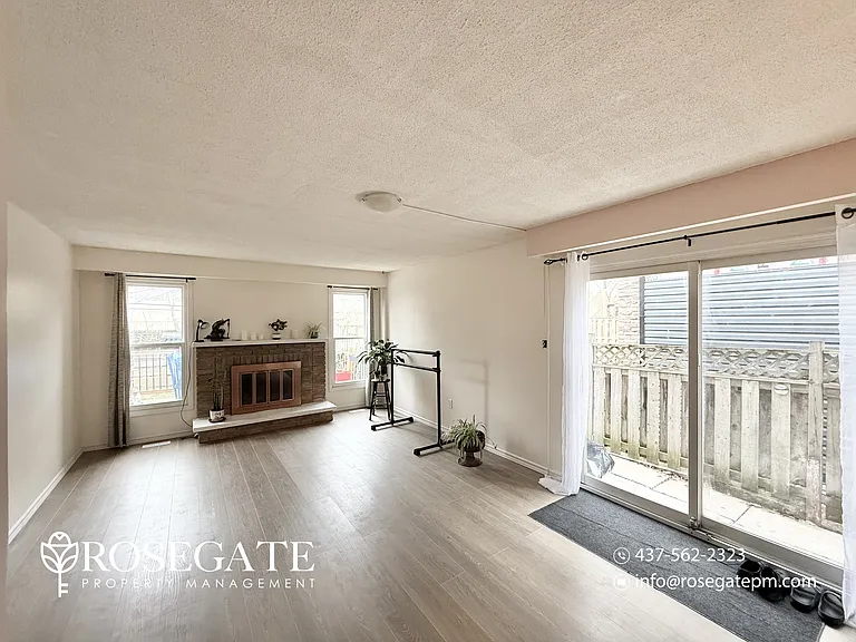 114 Centre St N #B — Photo 9