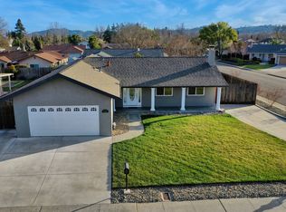 490 Valencia Ln, Vacaville, CA