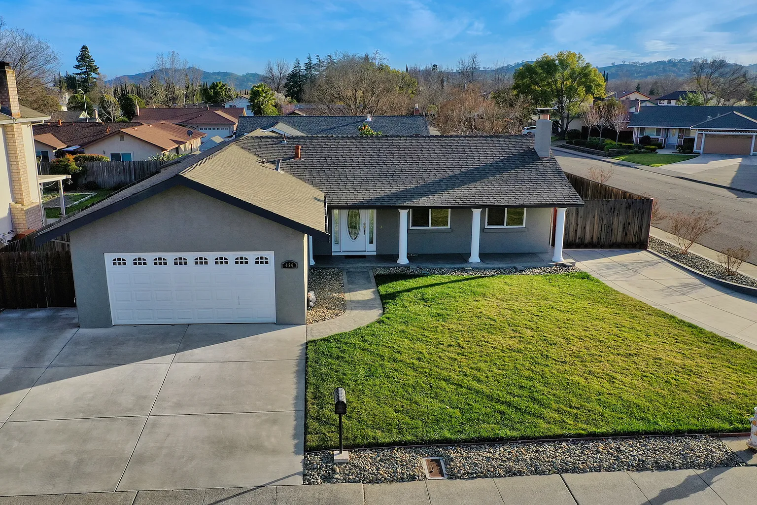 490 Valencia Ln photo 1
