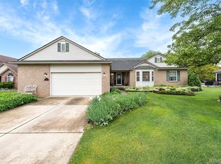 2174 Airway Dr, Brighton, MI 48114