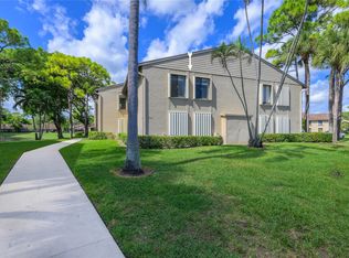 711 Sunny Pine Way APT B2, Greenacres, FL 33415