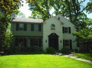 26040 Huntington Rd, Huntington Woods, MI 48070