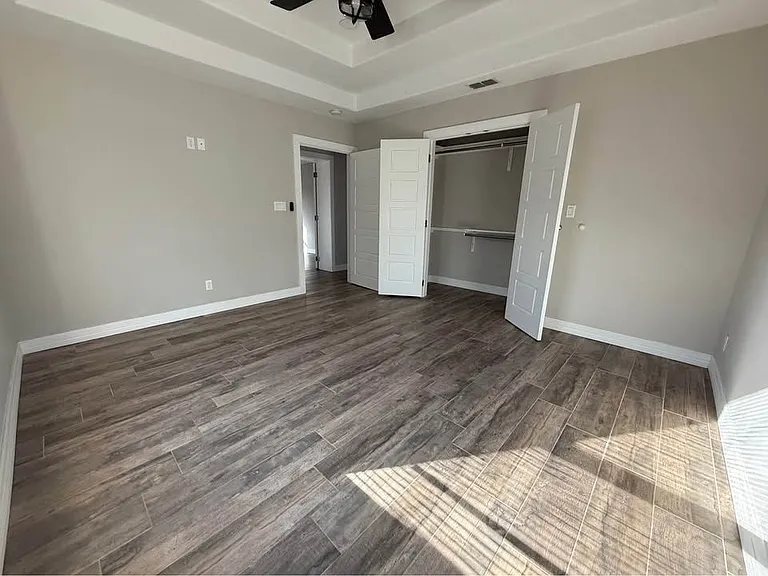 233 S Iowa Ave — Photo 20