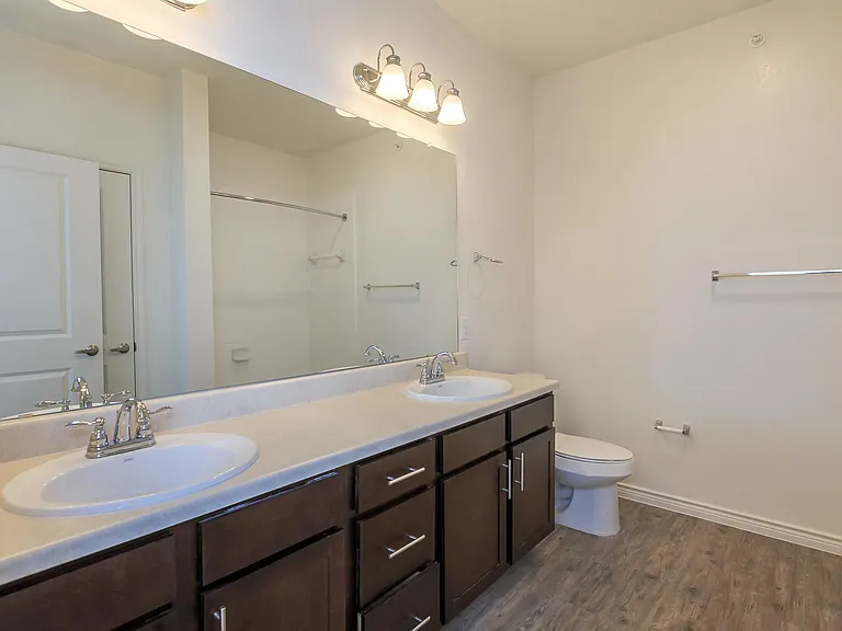 Alton Park Apartments — Photo 49