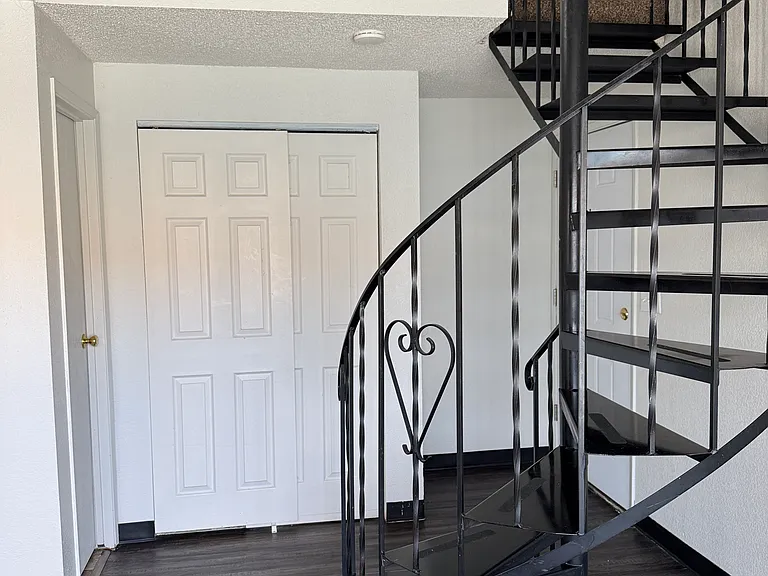 1025 W Entiat Ave #A4 — Photo 8