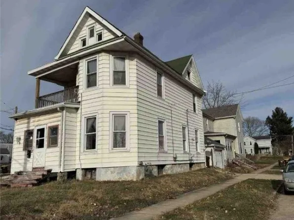 839 S Adams Ave, Freeport, IL 61032