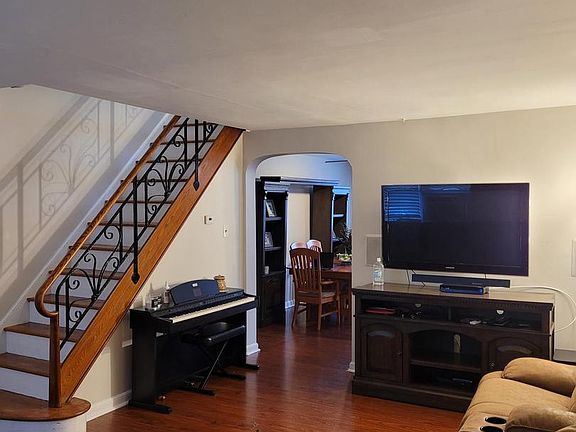 5th image of 157 E Walnut Park Dr