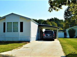 4 Pageant Ln #4, Olmsted Falls, OH 44138