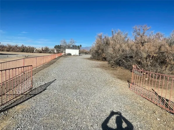 3860 E Navajo Blvd, Pahrump, NV 89061