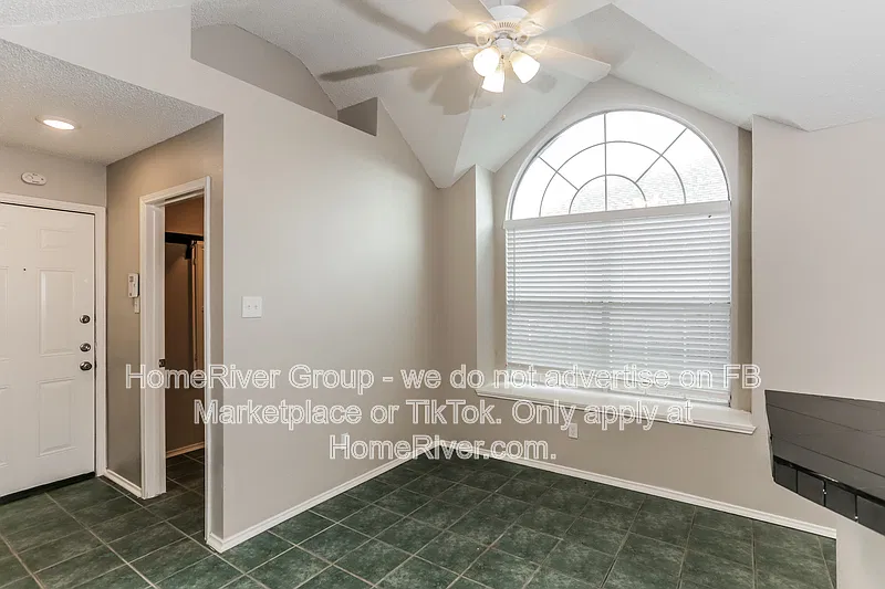 3 bed, 2.0 bath, 2091 sqft, $2,395 — Photo 4