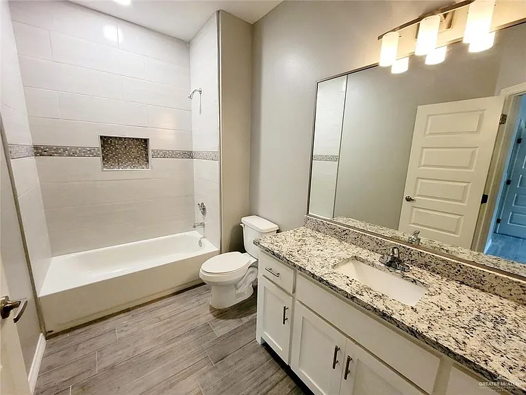 1817 Davenport St #4 — Photo 11