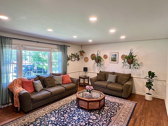4th image of 23054 Town Creek Dr