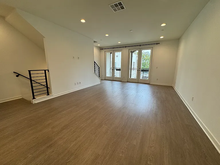 751 Talbot Ln — Photo 4