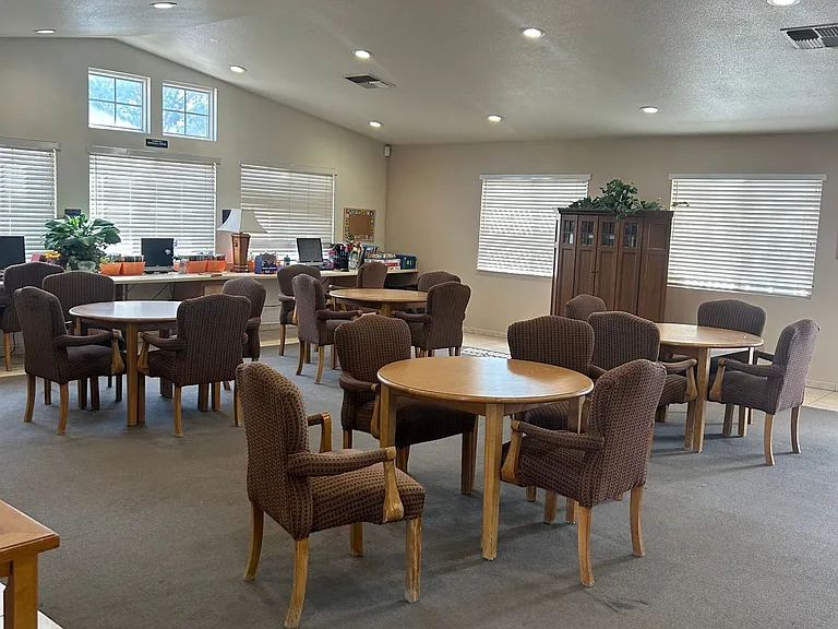 Suncrest — Photo 2