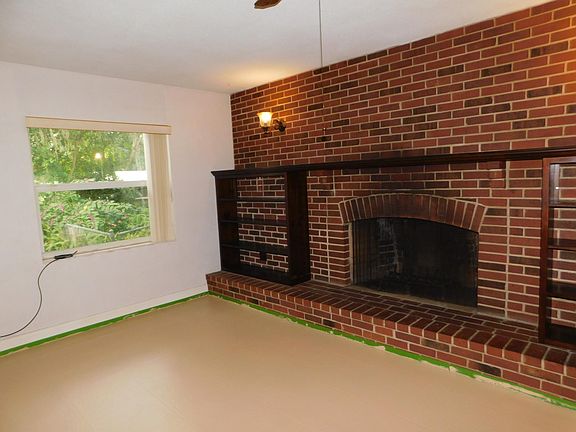 4th image of 2231 Mimosa Ln