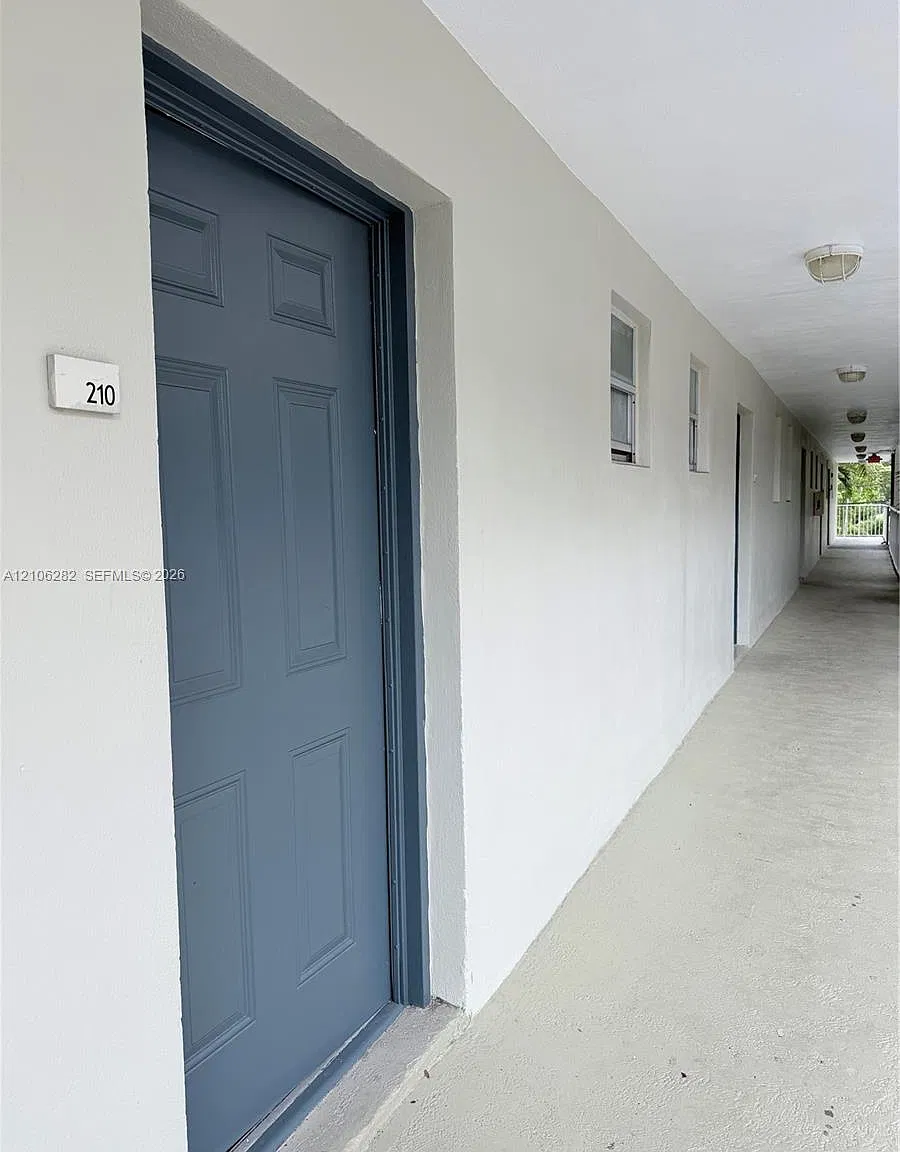 Biscayne Cove Condo — Photo 2