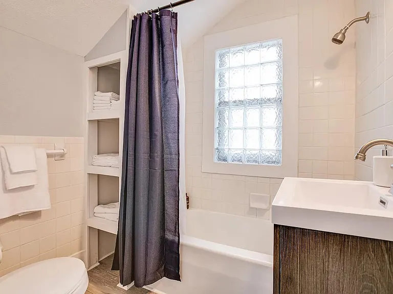 1033 Riverside Dr — Photo 15